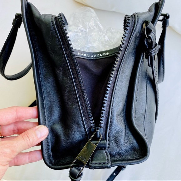 Marc Jacobs The Black Box Shopper EUC - Picture 11 of 16